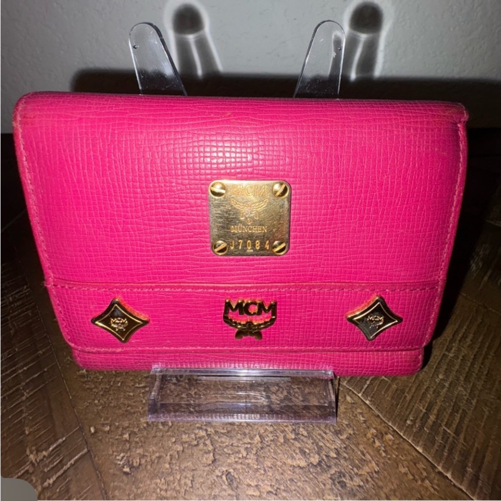 SOLD UNLISTED IN SHOW. MCM Fuchsia Leather Wallet with Gold Accents - Picture 2 of 12